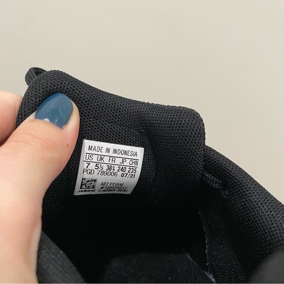 Adidas | Black Sneaker Running Shoes 🖤 - Picture 5 of 10